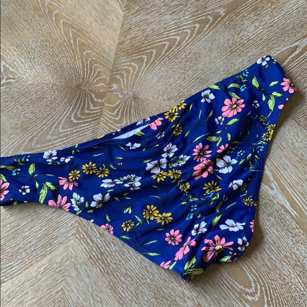 HOT WATER Blue Floral Print Scrunch Bikini Bottom